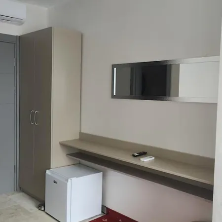 White Boutique Hotel- 酒店 *