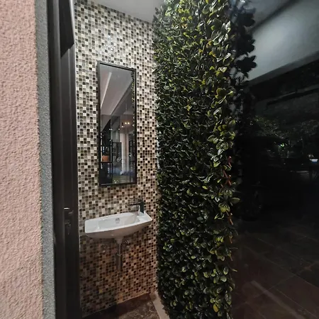 Hotel White Boutique Hotel- *
