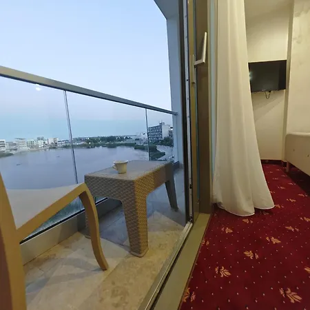White Boutique Hotel- 酒店