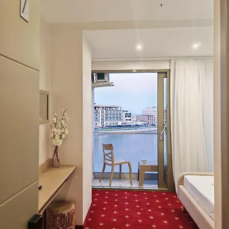 White Boutique Hotel- *