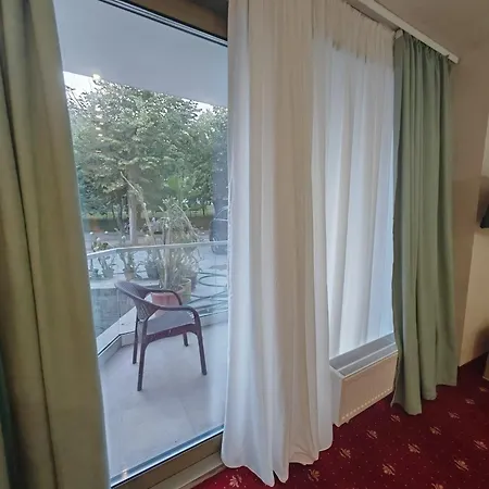 Hotel White Boutique Hotel- *
