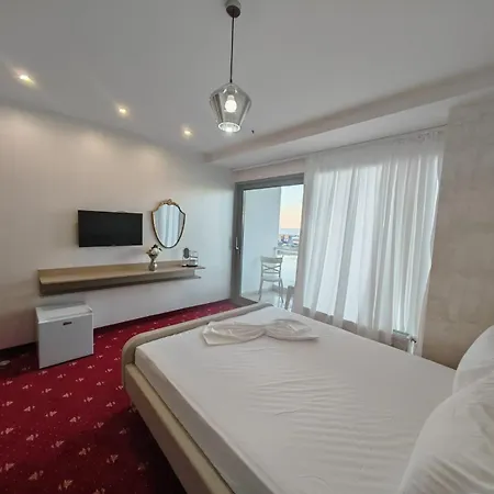 Hotel White Boutique Hotel- *