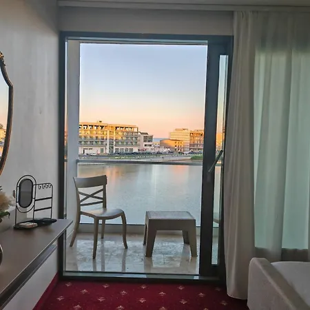 White Boutique Hotel- *