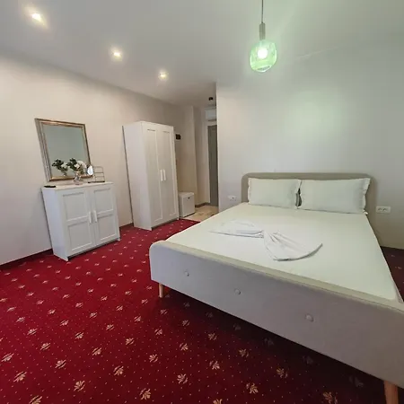 Hotel White Boutique Hotel- *