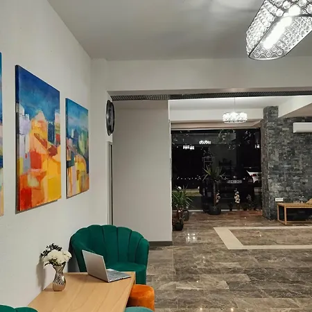 White Boutique Hotel- *