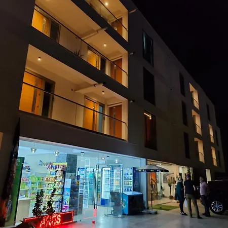 Hotel White Boutique Hotel- *