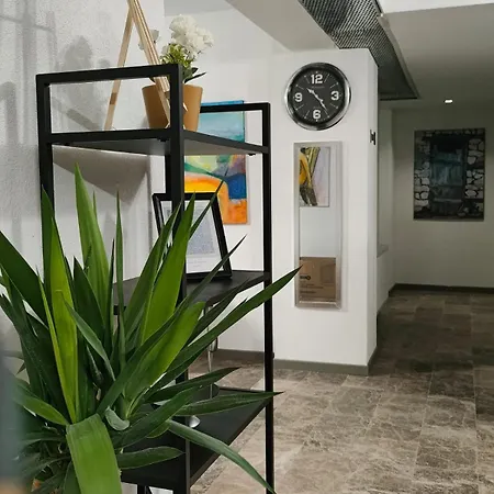 White Boutique Hotel- 酒店 *
