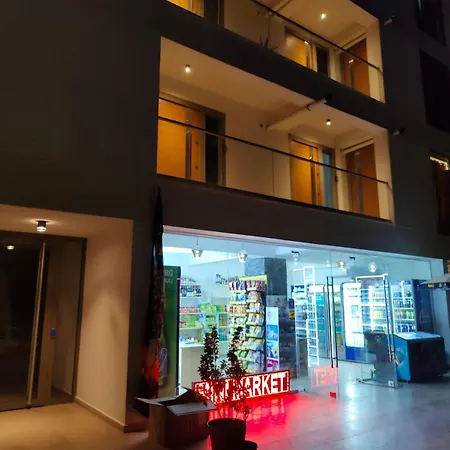 White Boutique Hotel- *