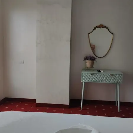 White Boutique Hotel- *