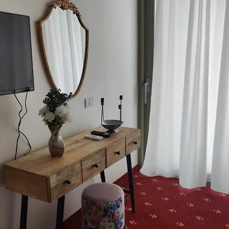 White Boutique Hotel- 酒店