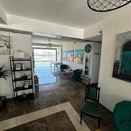 Hotel White Boutique Hotel- *