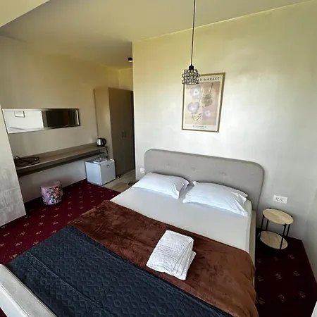 White Boutique Hotel- *