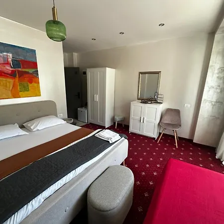 White Boutique Hotel- *