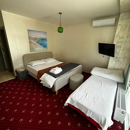 Hotel White Boutique Hotel- *