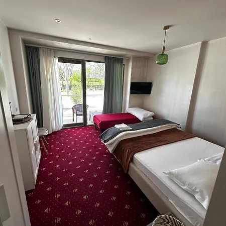 Hotel White Boutique Hotel- *