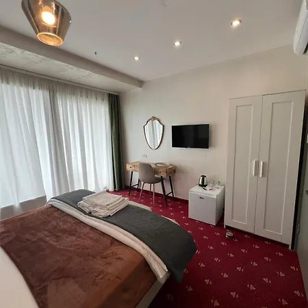 Hotel White Boutique Hotel- *