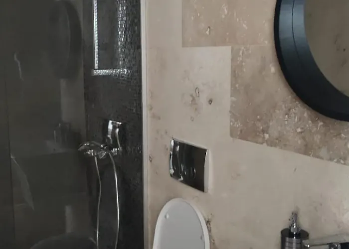 White Boutique Hotel- *