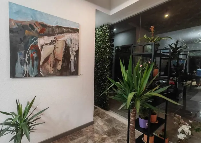 White Boutique Hotel-