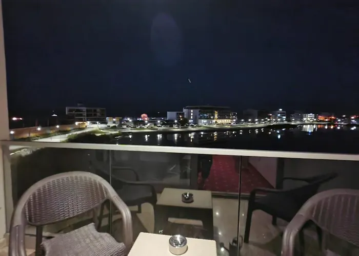 Hotel White Boutique Hotel- *