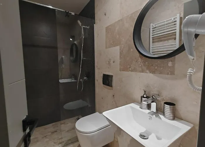 Hotel White Boutique Hotel- *