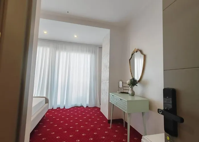 White Boutique Hotel-