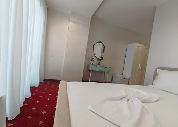 White Boutique Hotel- *