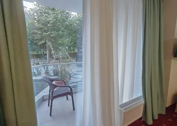 Hotel White Boutique Hotel- *