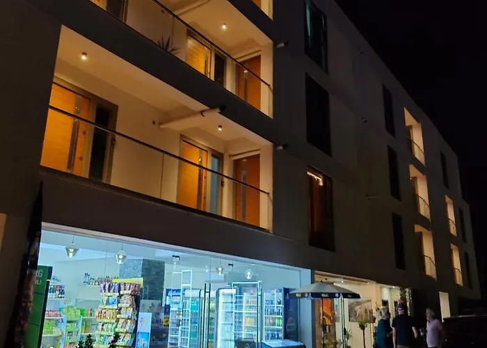 Hotel White Boutique Hotel- *