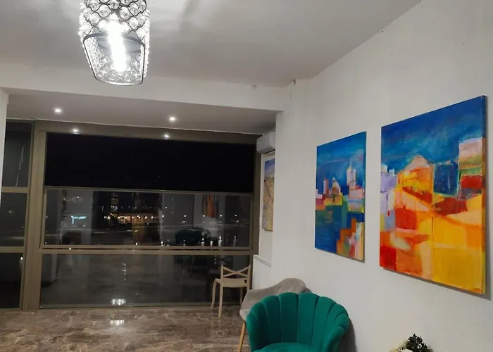 White Boutique Hotel- *